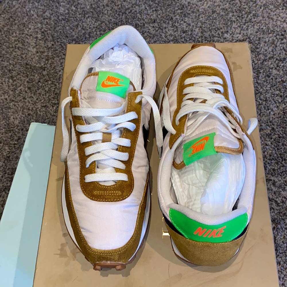 Nike Daybreak
Wheat Black (Women's)